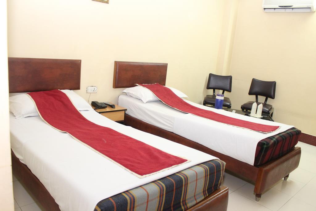 Hotel Bengal International Силигури Номер фото
