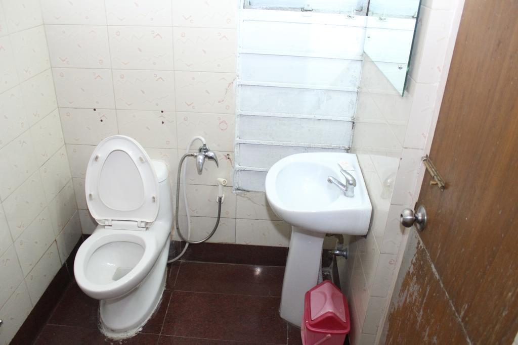 Hotel Bengal International Силигури Номер фото