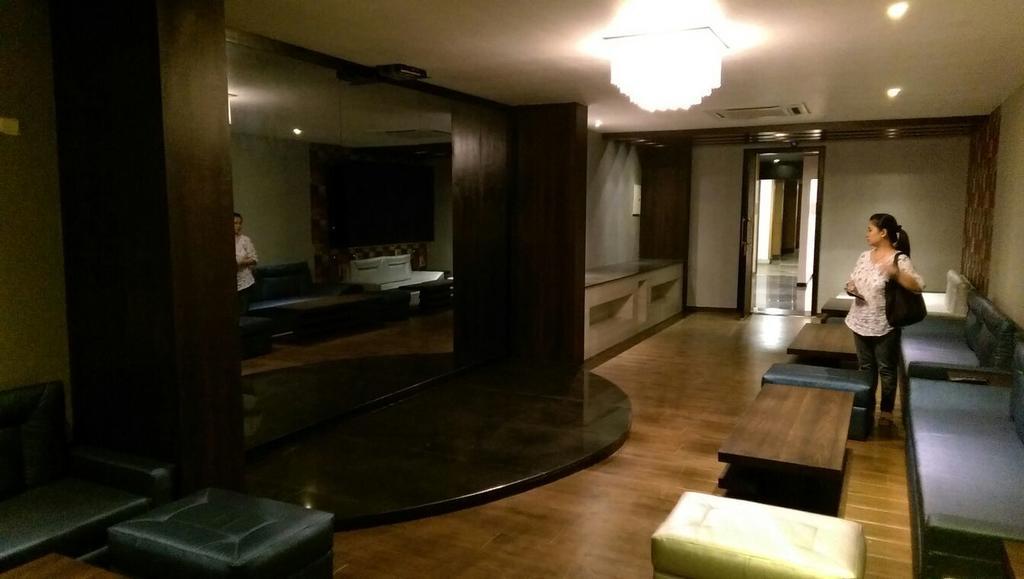 Hotel Bengal International Силигури Экстерьер фото