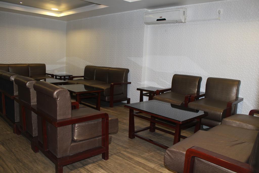 Hotel Bengal International Силигури Экстерьер фото
