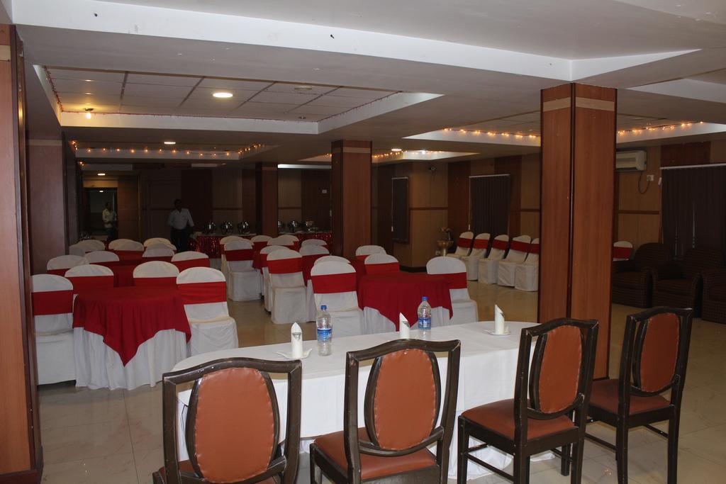 Hotel Bengal International Силигури Экстерьер фото