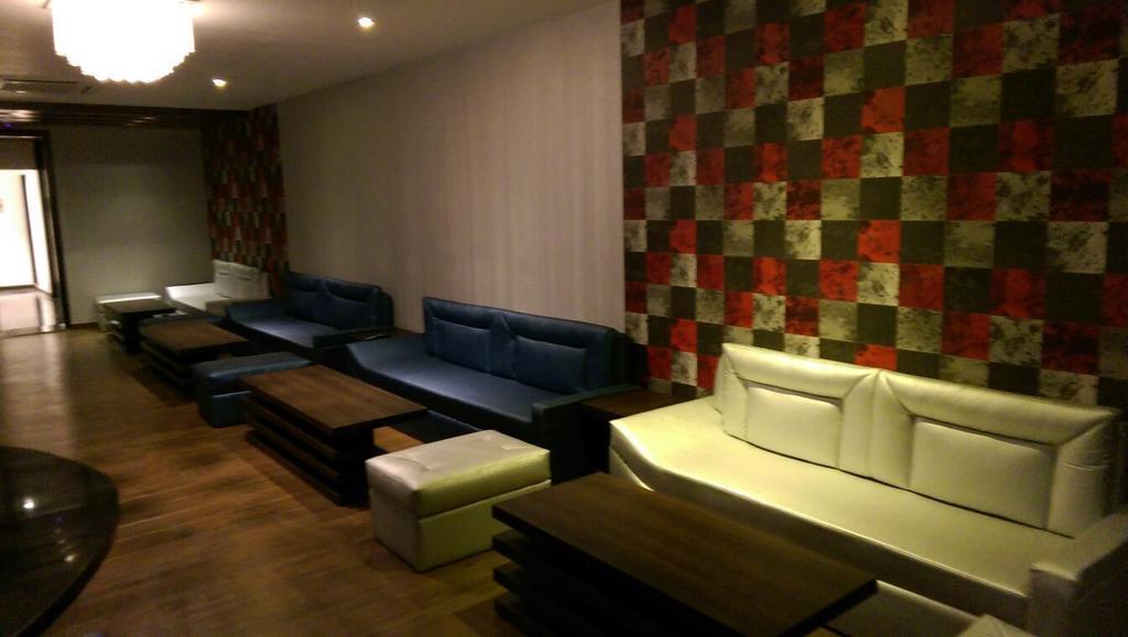 Hotel Bengal International Силигури Экстерьер фото