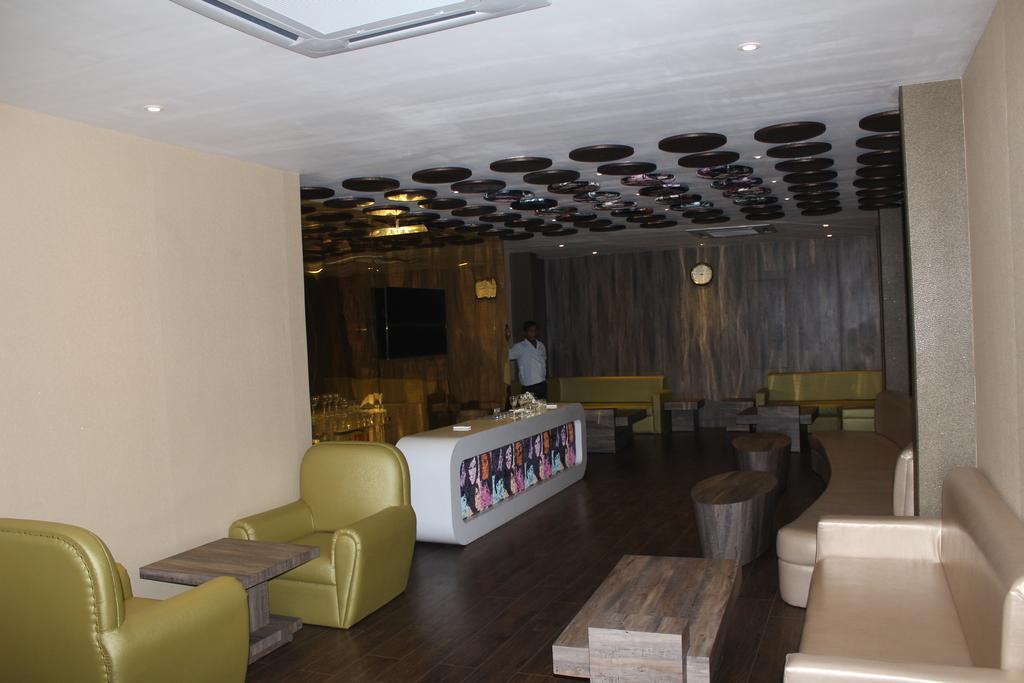 Hotel Bengal International Силигури Экстерьер фото